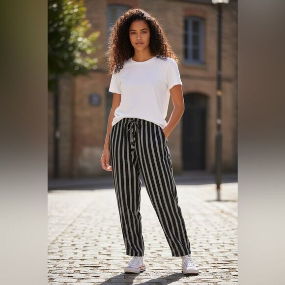 EUC Women’s Black and White Striped Elastic Waist Casual Ankle Pants - Size L - Picture 1 of 4